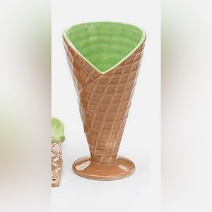 Ice cream cone dish